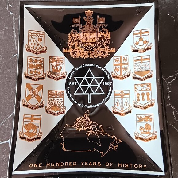 Rare Vintage 1967 Centennial of Canadian Confederation Smoke Black Glass Ashtray - Picture 3 of 5